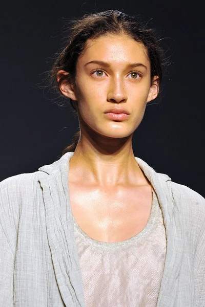 Look 16